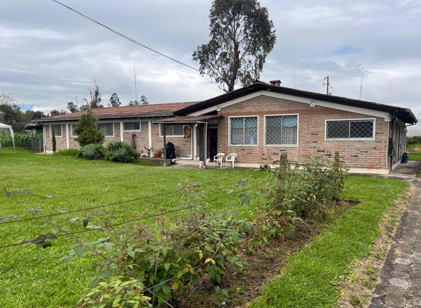 تابابيلا Quito Eco Lodge Airport - B&B المظهر الخارجي الصورة